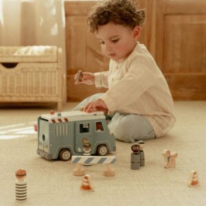 Drveno vozilo hitne službe – Policijski kombi sa dodacima